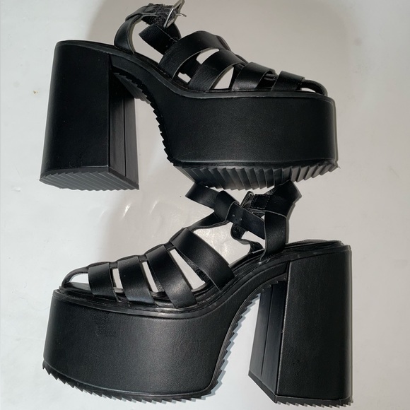 Steven Madden platform heeled sandal - Picture 1 of 5
